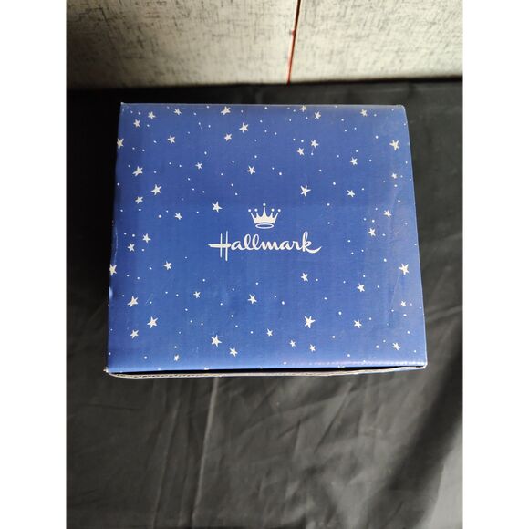 Hallmark Peanuts 50th Anniversary Musical Snow Globe - Picture 5 of 7